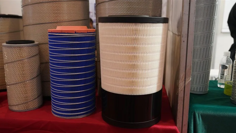 ہیوی ڈیوٹی ٹرک ایئر فلٹر میٹل اسپیئر پارٹس مشینری کا سامان P 628203 11 K 9-21320 11 K9-21310 نیا استعمال شدہ کسٹم